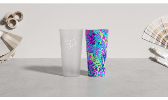 Tendências de design 2026 aplicadas ao copo personalizado: 7 estilos que funcionam (e os que não sobrevivem à curvatura)
